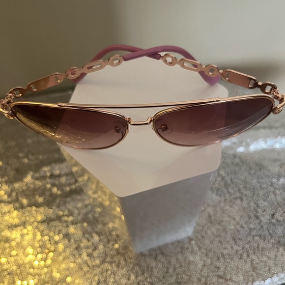 Pretty In Pink Sunglasses - Picture 3 of 3